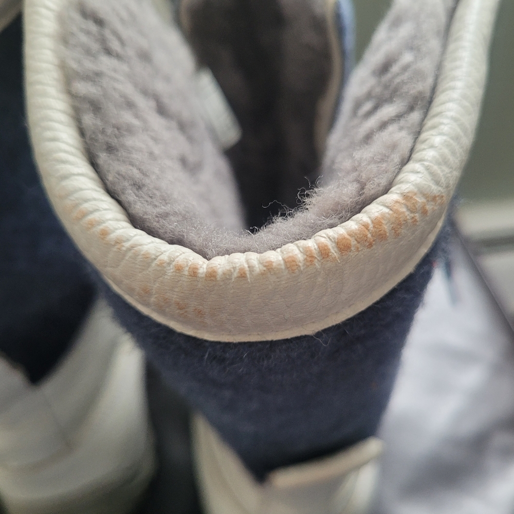 UGG Women's White and Navy Waterproof Winter Boots - Picture 12 of 14